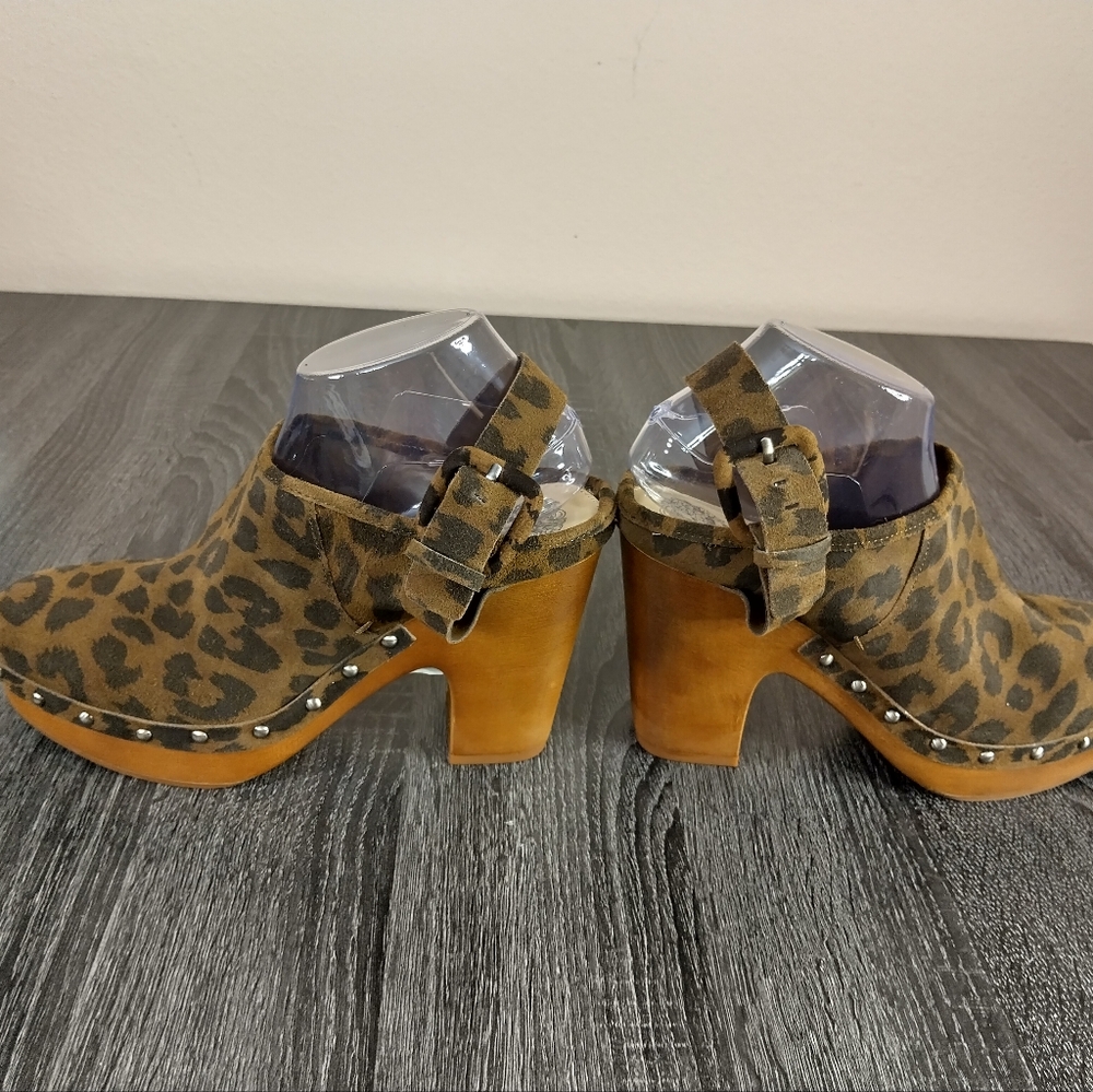 Leopard Print Platform Clogs - Picture 13 of 13